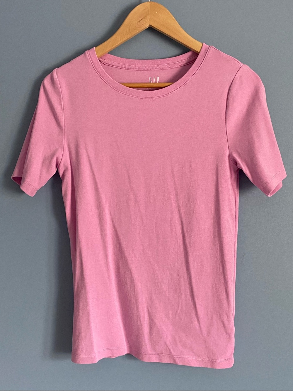 GAP Modern Crewneck Short Sleeve Tee
